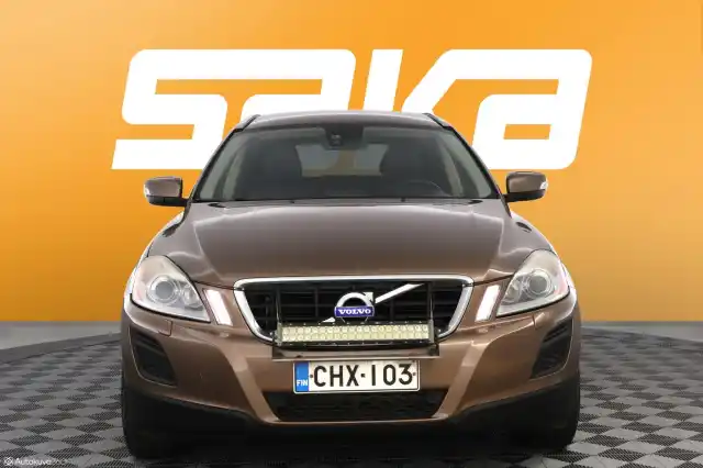 Ruskea Farmari, Volvo XC60 – CHX-103