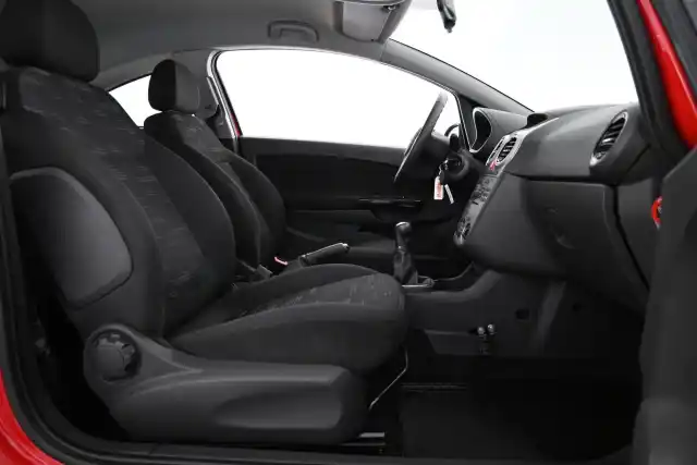 Punainen Viistoperä, Opel Corsa – CHY-116