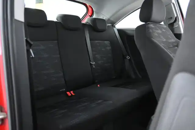 Punainen Viistoperä, Opel Corsa – CHY-116