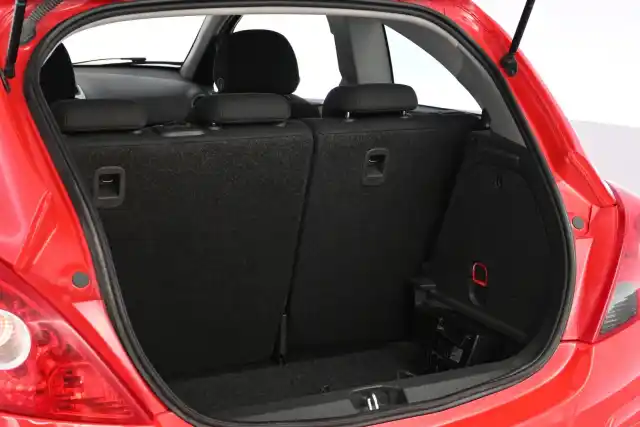 Punainen Viistoperä, Opel Corsa – CHY-116
