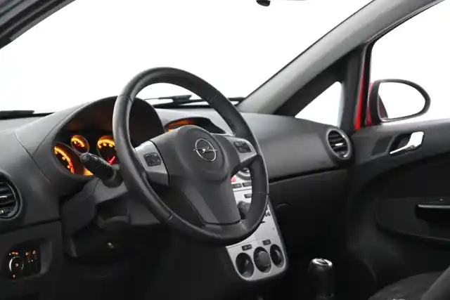Punainen Viistoperä, Opel Corsa – CHY-116