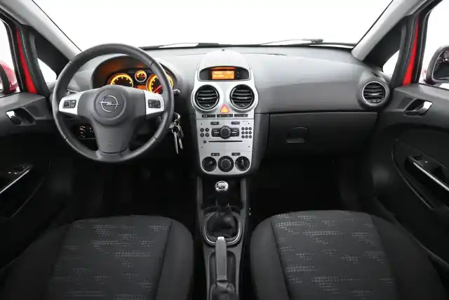 Punainen Viistoperä, Opel Corsa – CHY-116