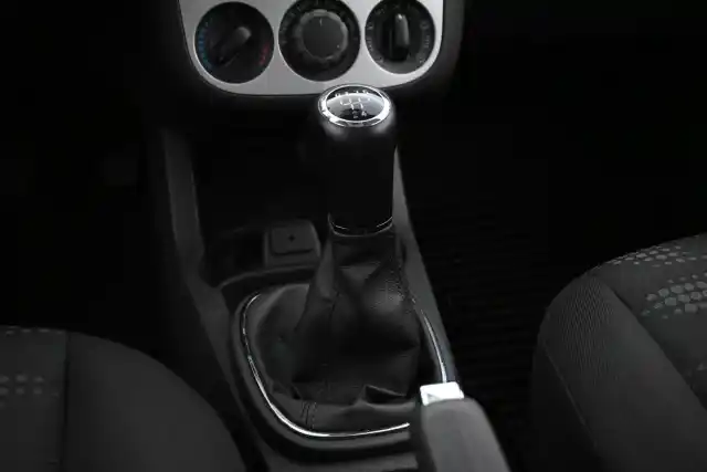 Punainen Viistoperä, Opel Corsa – CHY-116
