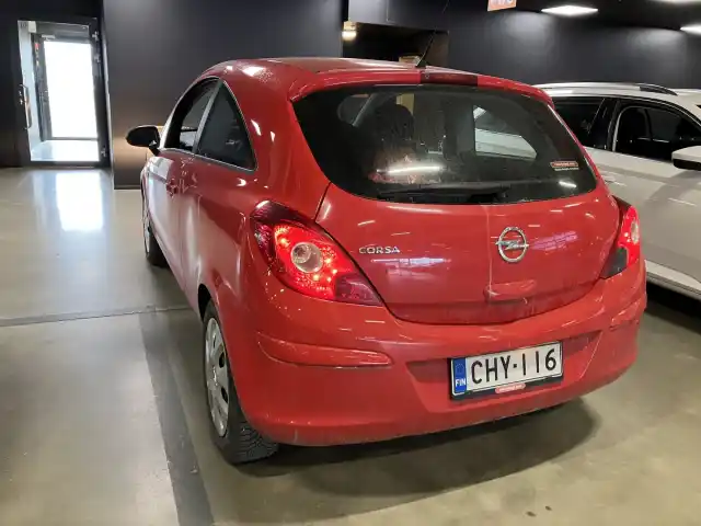 Punainen Viistoperä, Opel Corsa – CHY-116