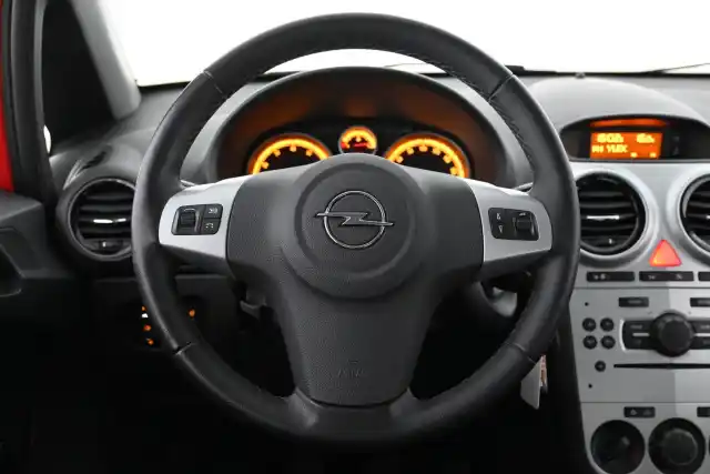 Punainen Viistoperä, Opel Corsa – CHY-116