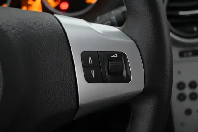 Punainen Viistoperä, Opel Corsa – CHY-116