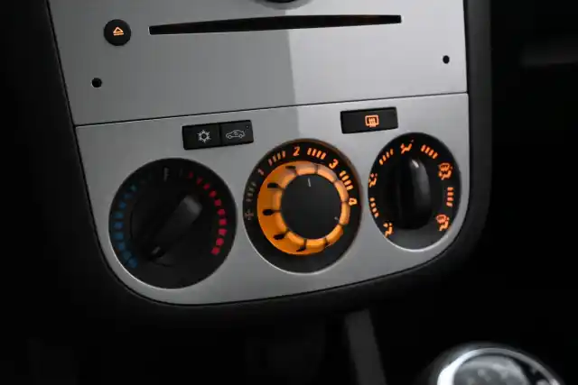 Punainen Viistoperä, Opel Corsa – CHY-116