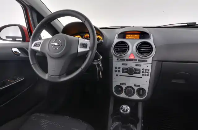 Punainen Viistoperä, Opel Corsa – CHY-116