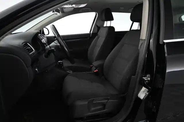 Musta Farmari, Volkswagen Golf – CHZ-651