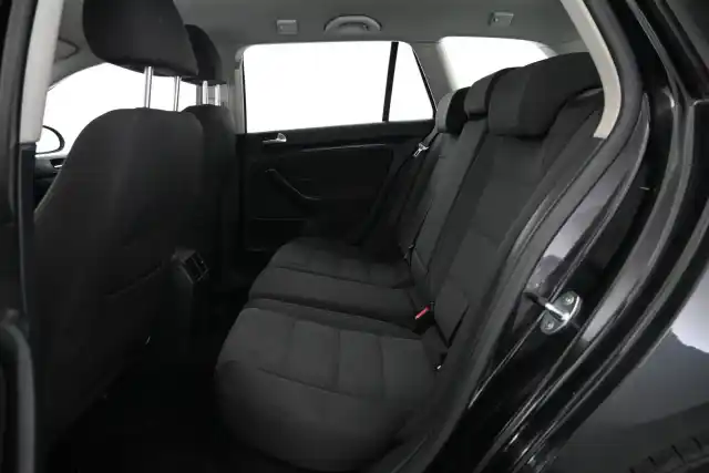 Musta Farmari, Volkswagen Golf – CHZ-651