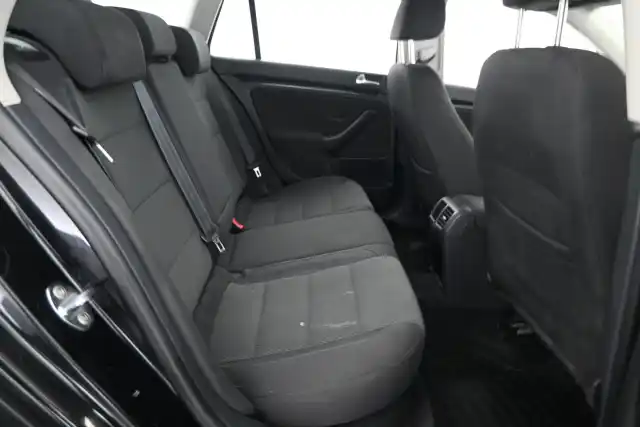 Musta Farmari, Volkswagen Golf – CHZ-651