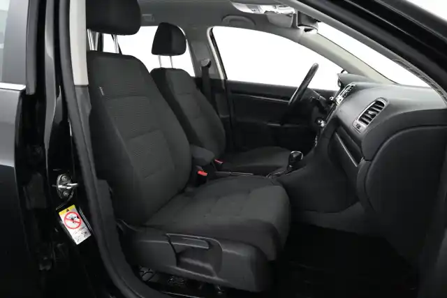 Musta Farmari, Volkswagen Golf – CHZ-651