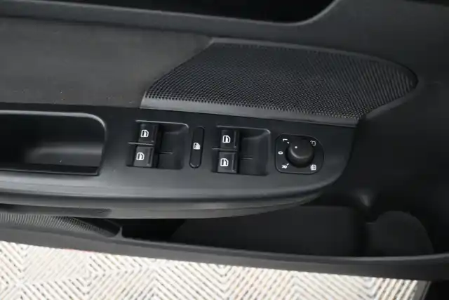 Musta Farmari, Volkswagen Golf – CHZ-651
