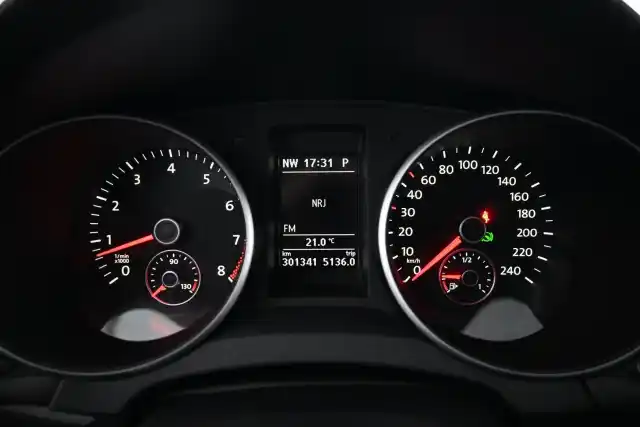Musta Farmari, Volkswagen Golf – CHZ-651