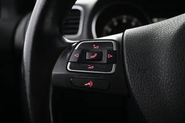 Musta Farmari, Volkswagen Golf – CHZ-651