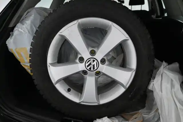 Musta Farmari, Volkswagen Golf – CHZ-651