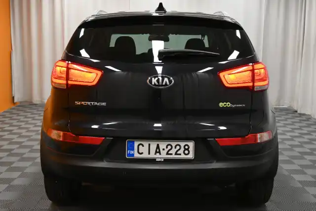 Musta Maastoauto, Kia Sportage – CIA-228