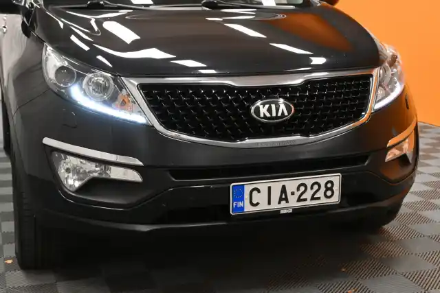 Musta Maastoauto, Kia Sportage – CIA-228