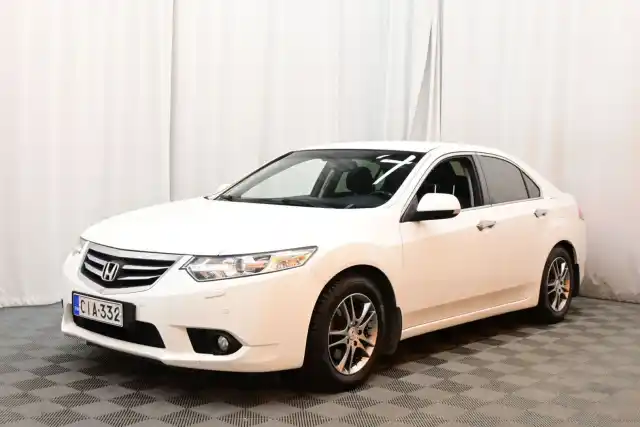 Valkoinen Sedan, Honda Accord – CIA-332