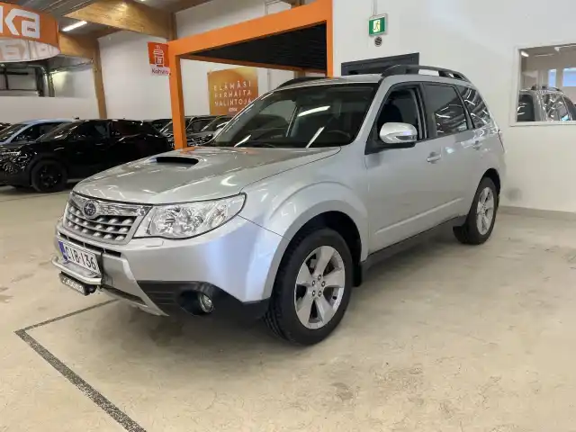 Harmaa Farmari, Subaru Forester – CIB-136
