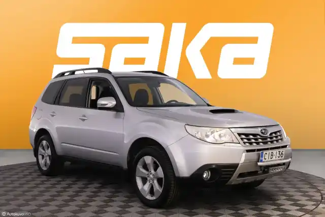 Harmaa Farmari, Subaru Forester – CIB-136