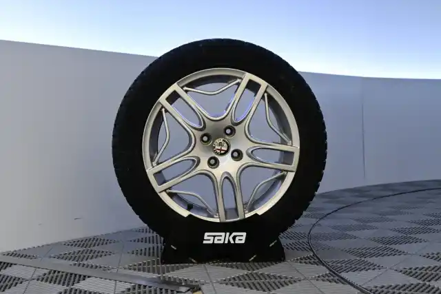 Punainen Viistoperä, Alfa Romeo Mito – CIC-306