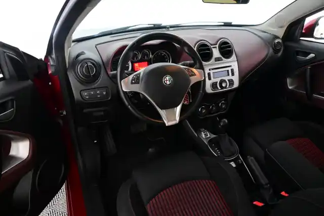 Punainen Viistoperä, Alfa Romeo Mito – CIC-306