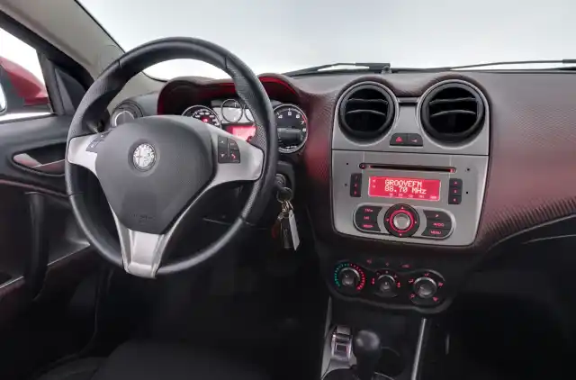 Punainen Viistoperä, Alfa Romeo Mito – CIC-306