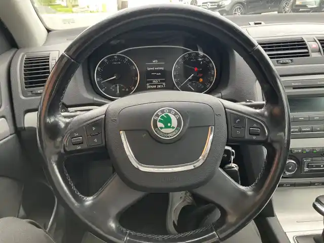 Valkoinen Viistoperä, Skoda Octavia – CIF-665
