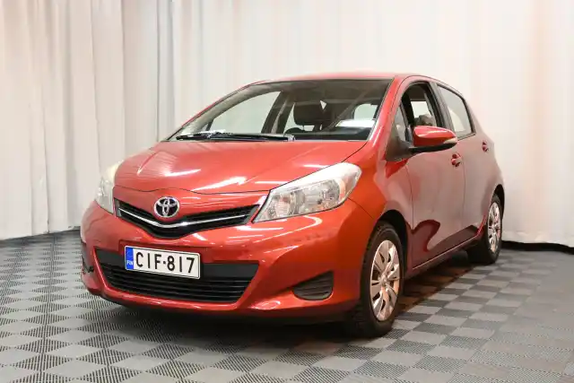 Punainen Viistoperä, Toyota Yaris – CIF-817