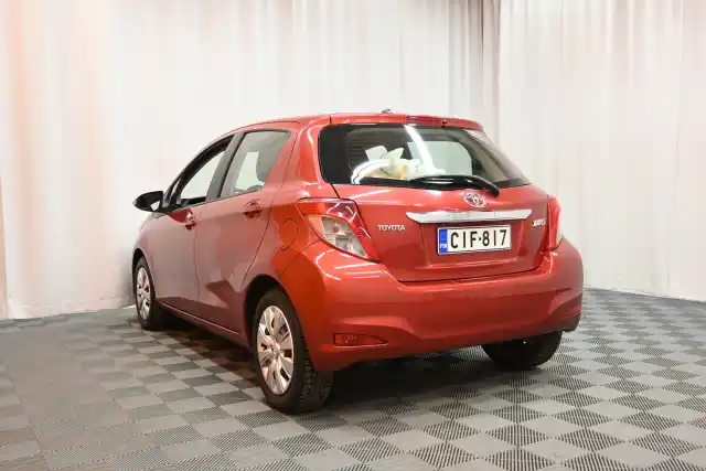 Punainen Viistoperä, Toyota Yaris – CIF-817