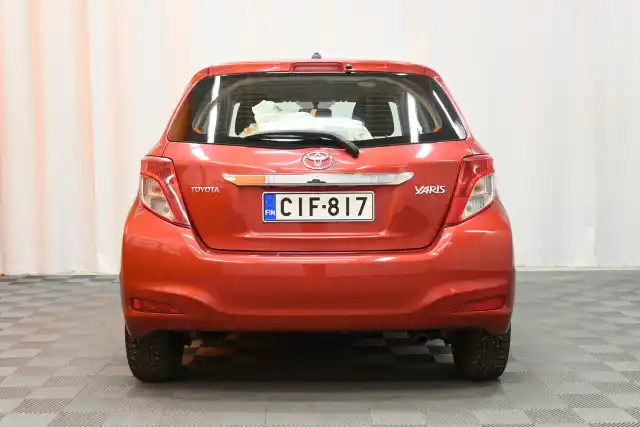 Punainen Viistoperä, Toyota Yaris – CIF-817