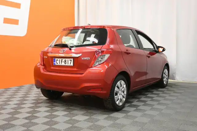 Punainen Viistoperä, Toyota Yaris – CIF-817