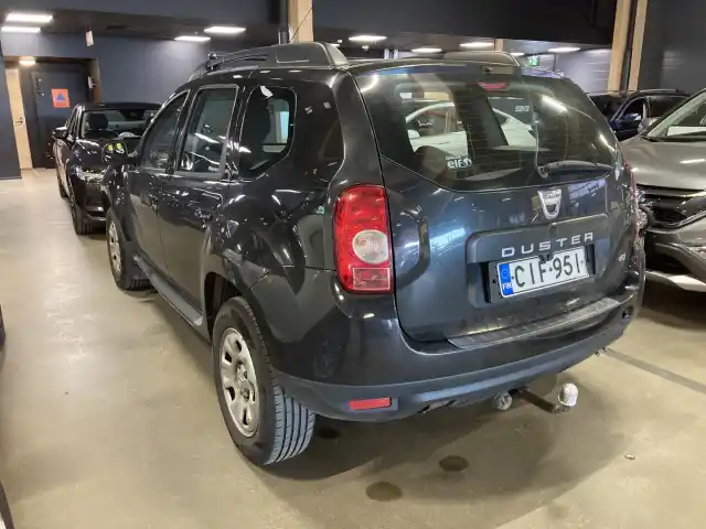 Musta Maastoauto, Dacia Duster – CIF-951