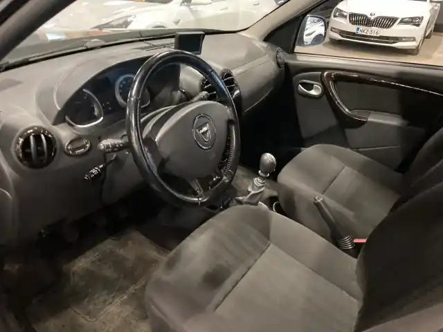 Musta Maastoauto, Dacia Duster – CIF-951