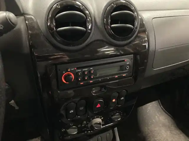 Musta Maastoauto, Dacia Duster – CIF-951
