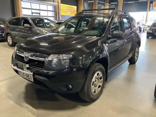 Musta Maastoauto, Dacia Duster – CIF-951