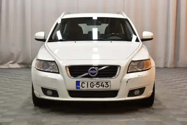 Valkoinen Farmari, Volvo V50 – CIG-543