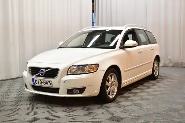 Valkoinen Farmari, Volvo V50 – CIG-543