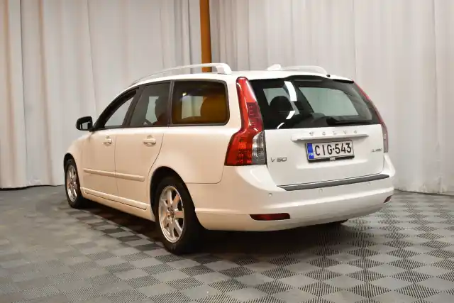 Valkoinen Farmari, Volvo V50 – CIG-543