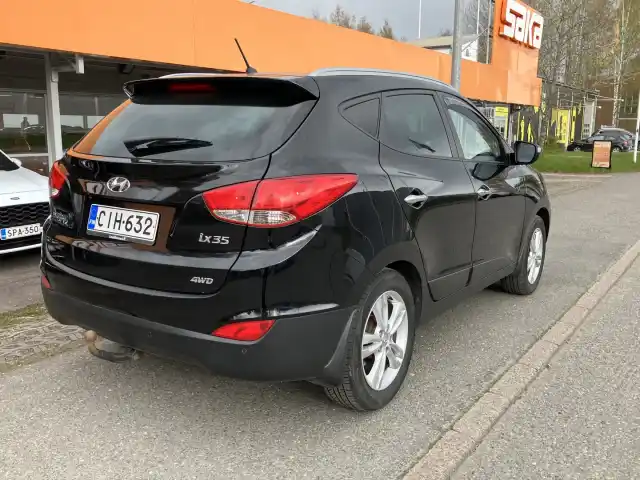 Musta Maastoauto, Hyundai ix35 – CIH-632
