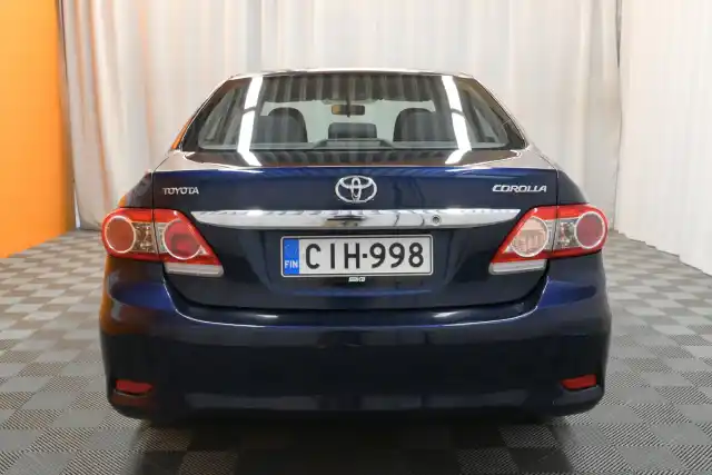 Sininen Sedan, Toyota Corolla – CIH-998