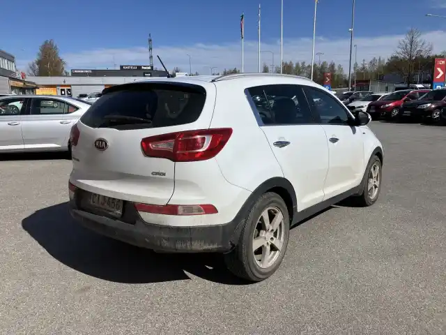 Valkoinen Maastoauto, Kia Sportage – CIJ-456