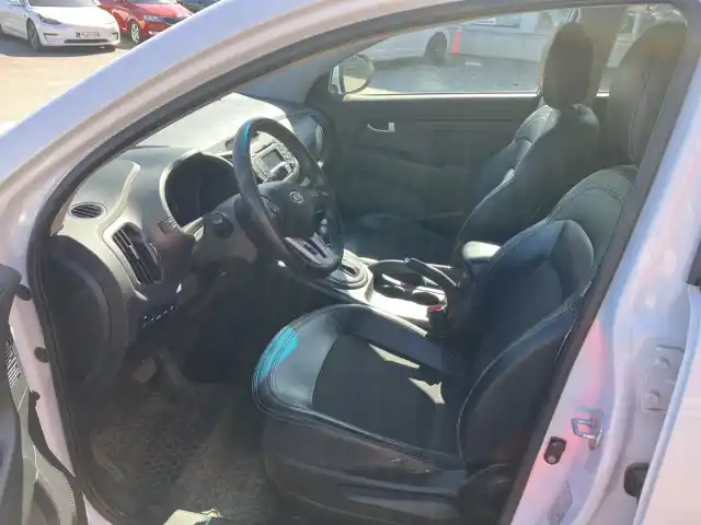 Valkoinen Maastoauto, Kia Sportage – CIJ-456