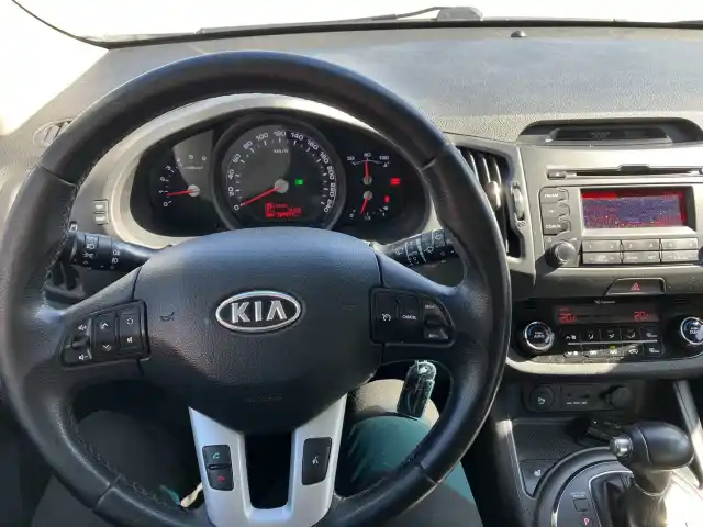 Valkoinen Maastoauto, Kia Sportage – CIJ-456