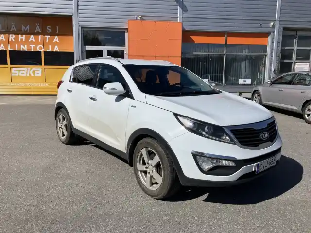 Valkoinen Maastoauto, Kia Sportage – CIJ-456