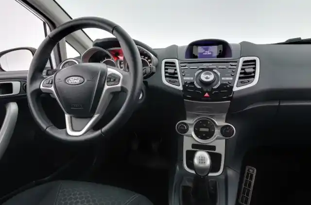 Valkoinen Viistoperä, Ford Fiesta – CIJ-473