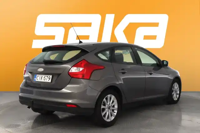 Ruskea (beige) Viistoperä, Ford Focus – CIK-579