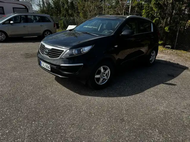 Musta Maastoauto, Kia Sportage – CIL-266