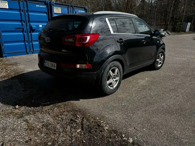 Musta Maastoauto, Kia Sportage – CIL-266